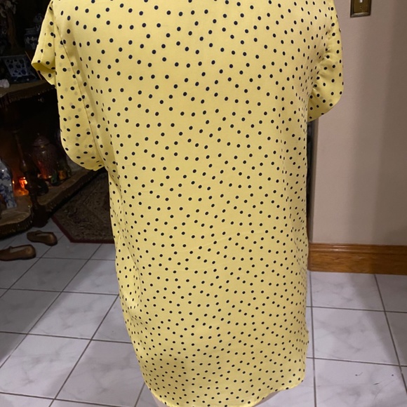 Yellow Polka dotted blouse size medium - Picture 6 of 7